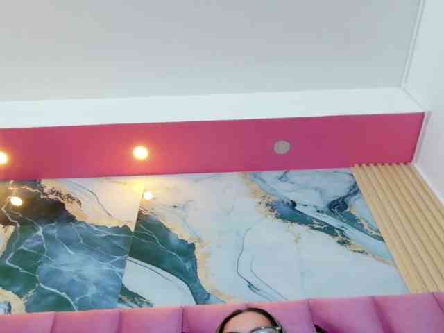 MEGANARIANAA webcam
