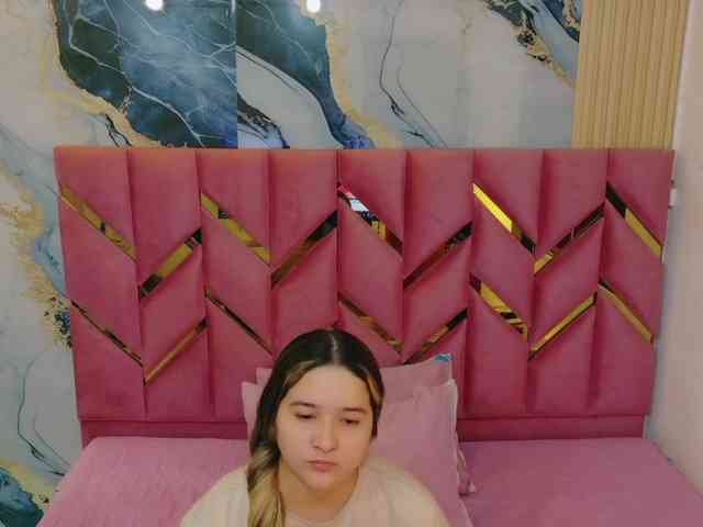 MEGANARIANAA webcam