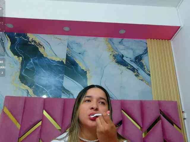 MEGANARIANAA webcam
