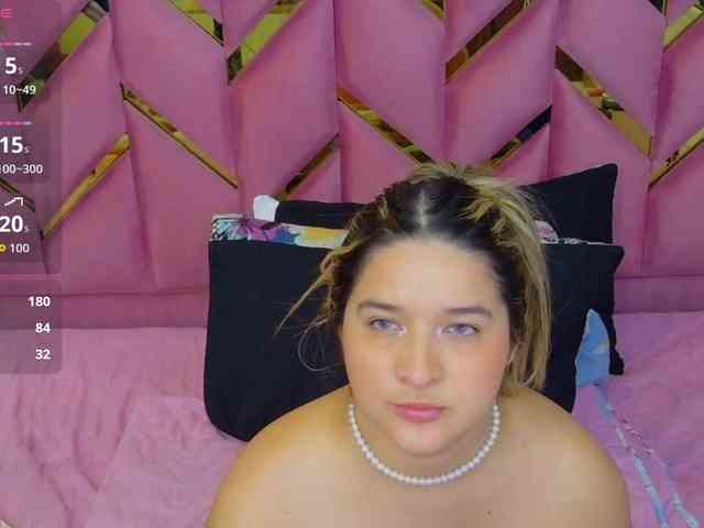 MEGANARIANAA webcam