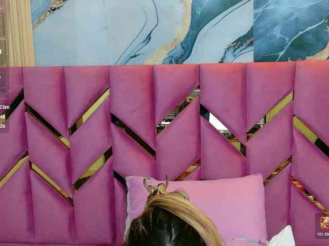 MEGANARIANAA webcam