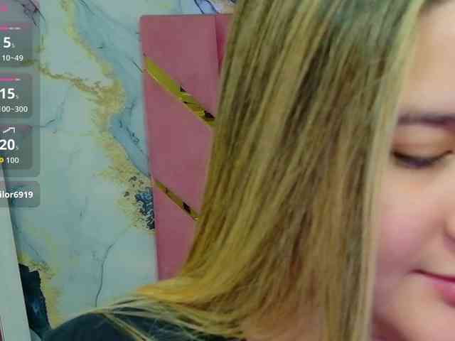 MEGANARIANAA webcam