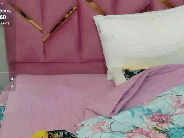 MEGANARIANAA webcam