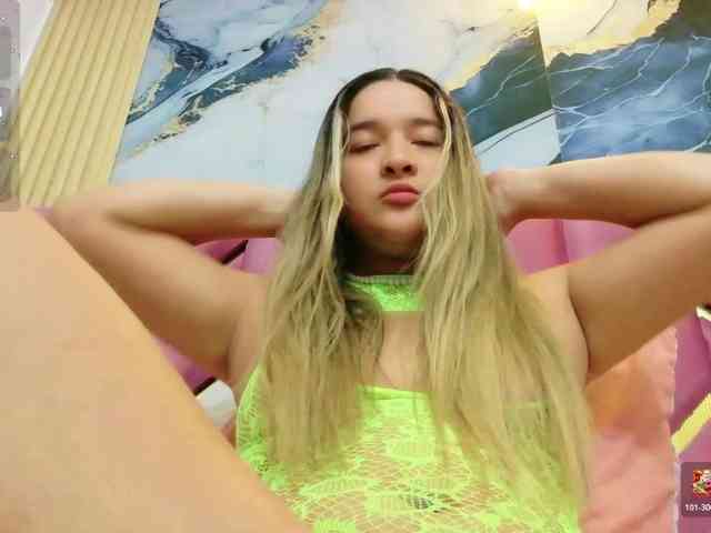MEGANARIANAA webcam