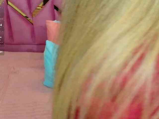 MEGANARIANAA webcam