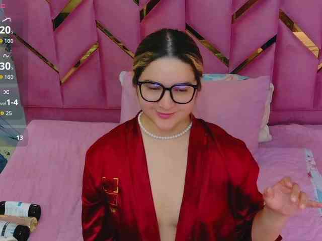 MEGANARIANAA webcam