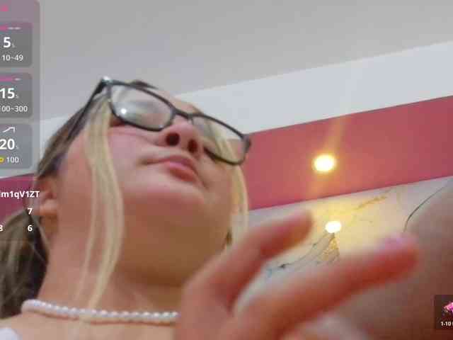 MEGANARIANAA webcam
