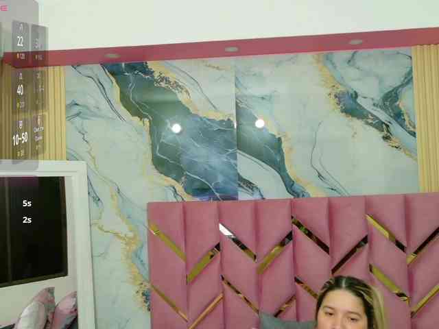 MEGANARIANAA webcam