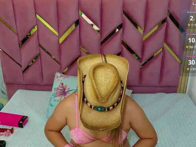 meganarianaa's live room