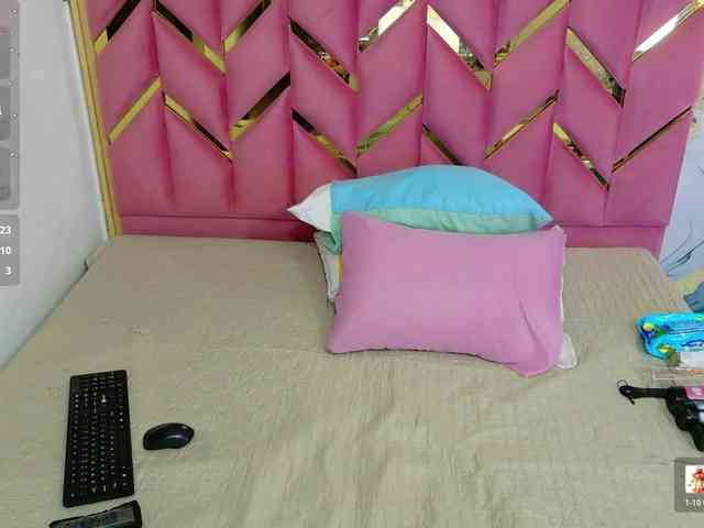 MEGANARIANAA webcam
