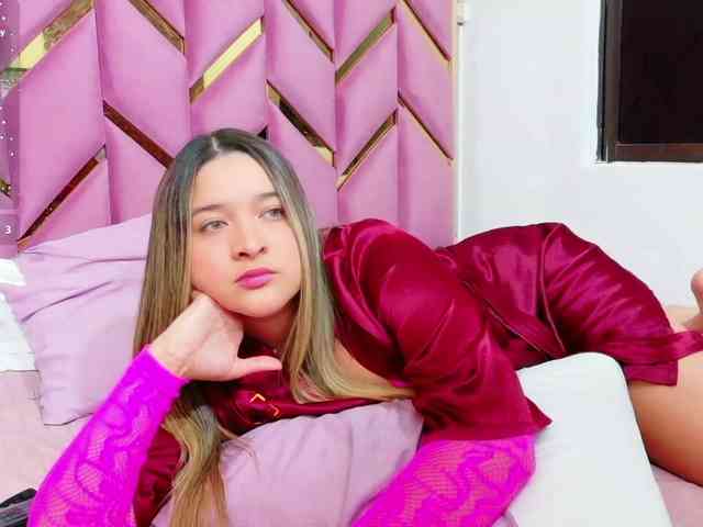 MEGANARIANAA webcam