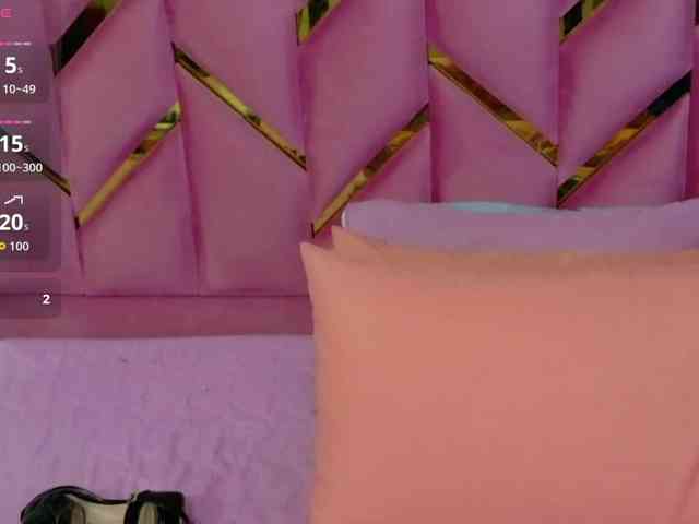 MEGANARIANAA webcam