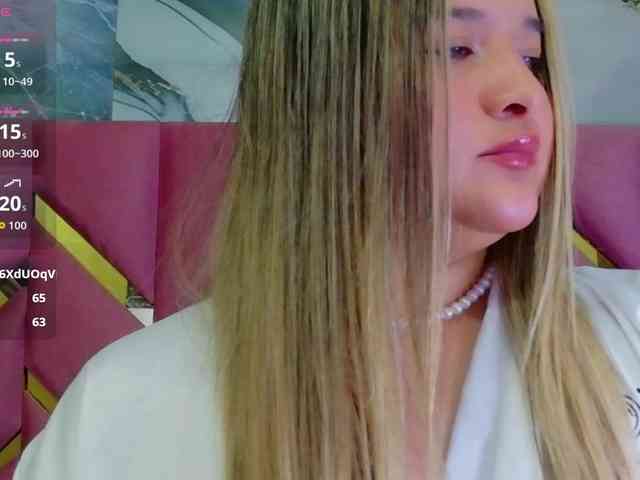MEGANARIANAA webcam