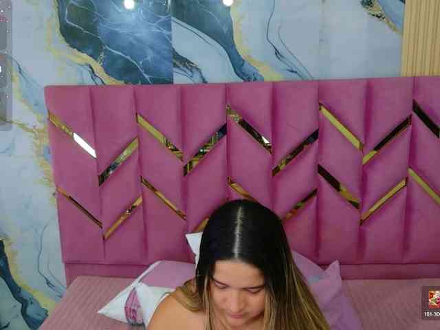 MEGANARIANAA webcam