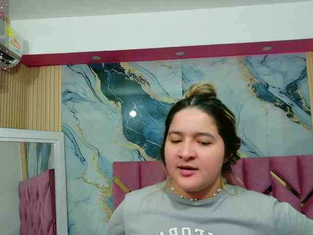 MEGANARIANAA webcam
