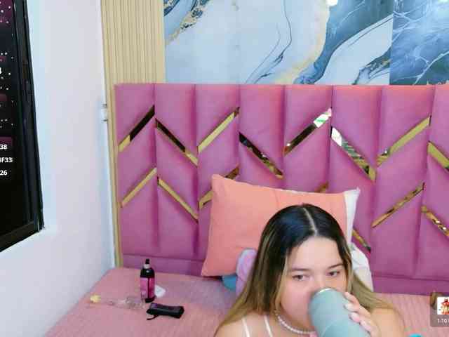 MEGANARIANAA webcam