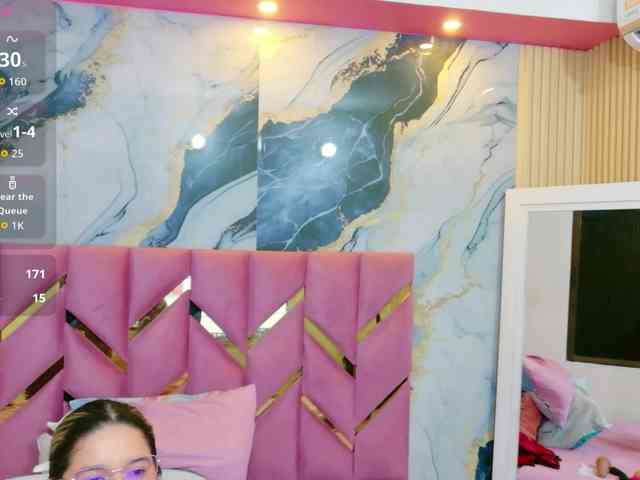 MEGANARIANAA webcam