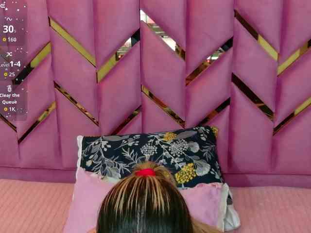 MEGANARIANAA webcam