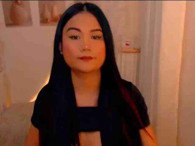 Xqueenofqueenx's cam show statistics and live stream