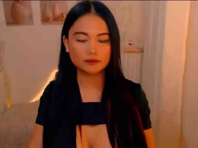 Xqueenofqueenx's cam show statistics and live stream