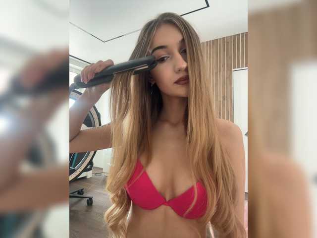 go to chat with -Lana-Chester-
