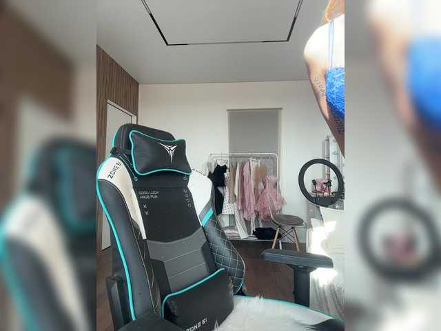 -Lana-Chester- live cam