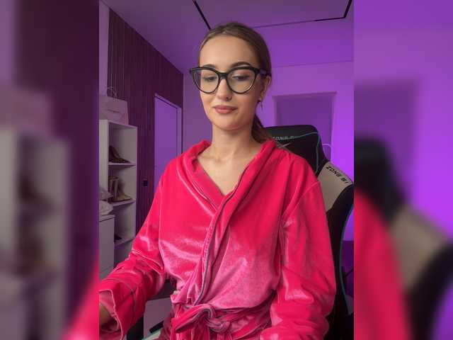 -Lana-Chester- live cam