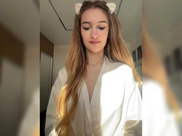 -Lana-Chester- live cam
