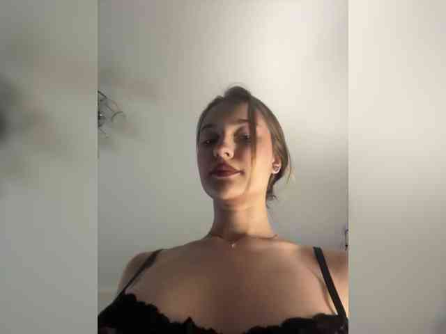 -Lana-Chester- live show