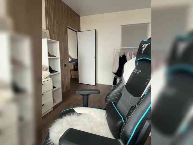 -Lana-Chester- webcam