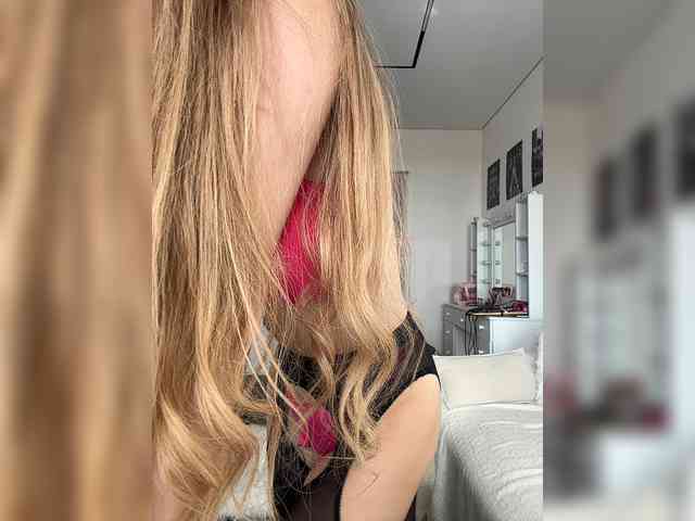 -Lana-Chester- webcam