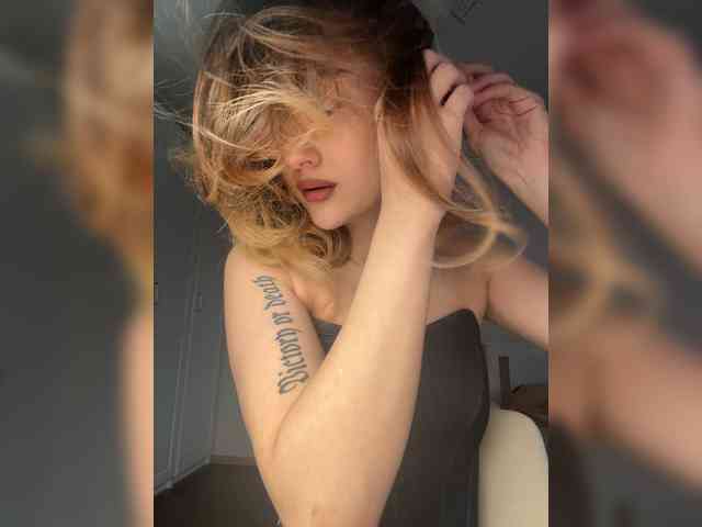 -Lana-Chester- webcam