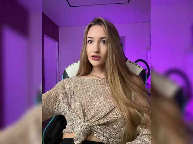 -lana-chester-'s cam show statistics and live stream