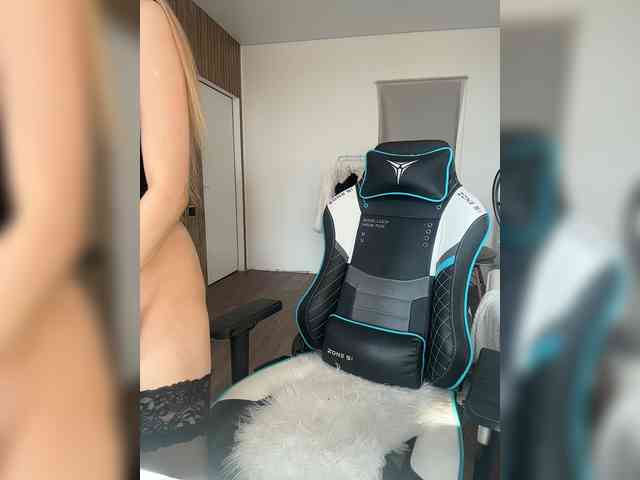 -Lana-Chester- webcam