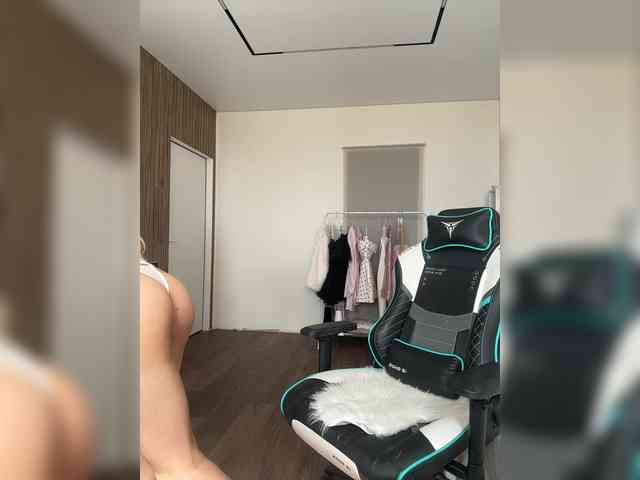-Lana-Chester- webcam