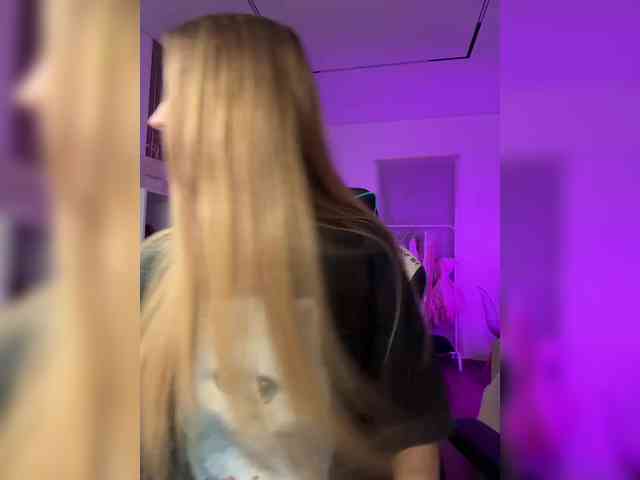 -Lana-Chester- webcam