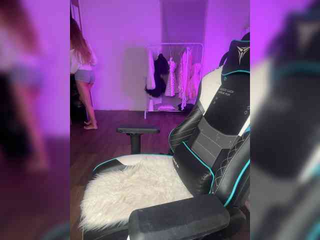 -Lana-Chester- webcam