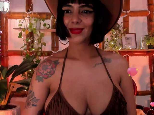 VictoriaMilan live cam on BongaCams