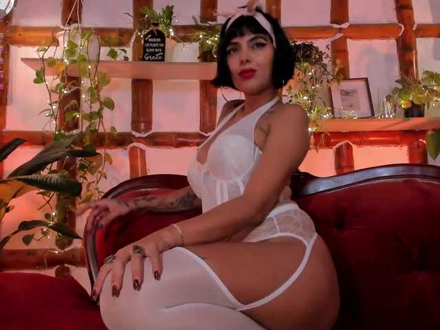 VictoriaMilan live cam on BongaCams