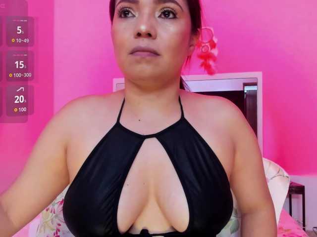 le modèle SofiaWalke est en webcam porno dans un show sur le site bongacams, il possède les tags suivants: Latino/Hispanic,Redhead,Shaved