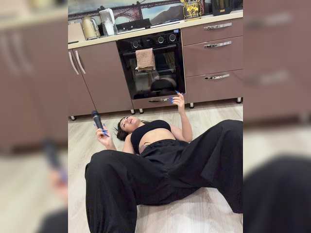 видео Adel-chocolatee