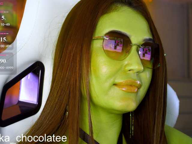 Adel-chocolatee, en directo ahora en BongaCams