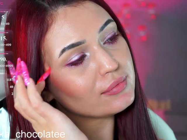 Adel-chocolatee, en directo ahora en BongaCams