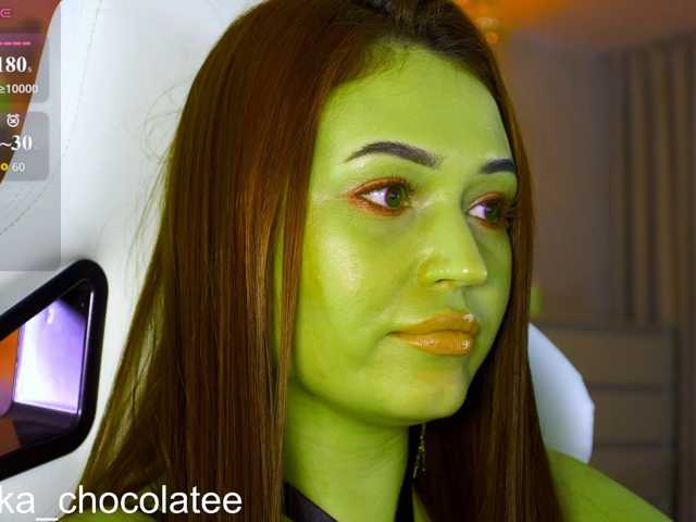 Adel-chocolatee, en directo ahora en BongaCams