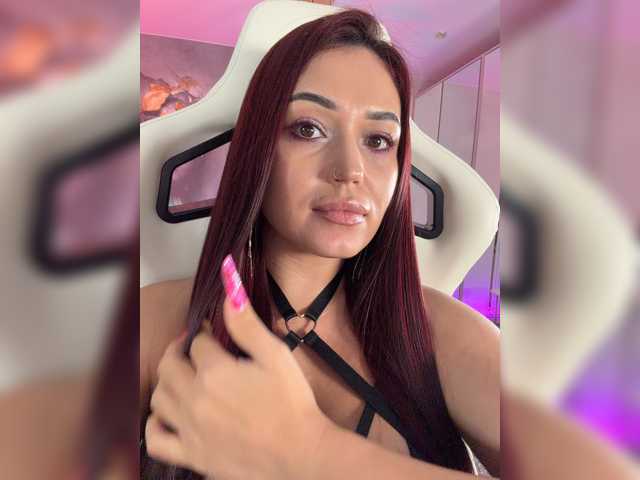 Adel-chocolatee, en directo ahora en BongaCams