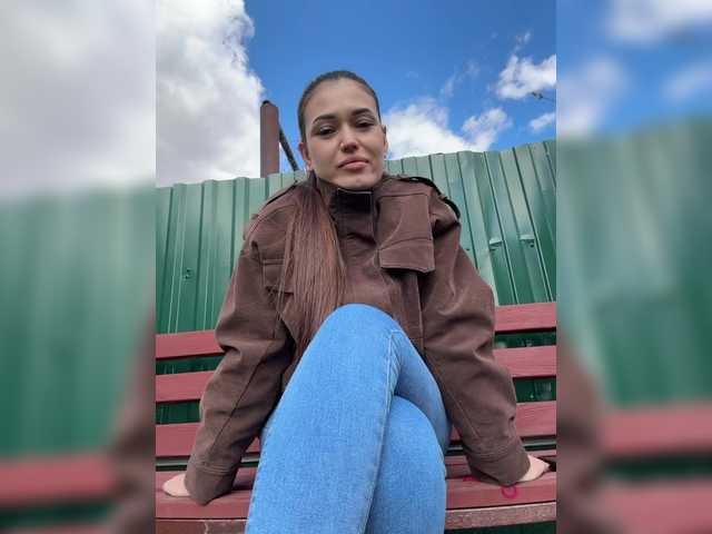 Adel-chocolatee live cam and statistics on UnifiedCams