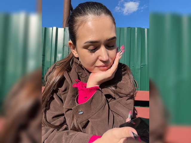 Adel-chocolatee live cam