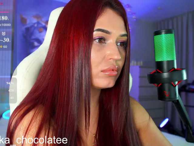 Adel-chocolatee, en directo ahora en BongaCams