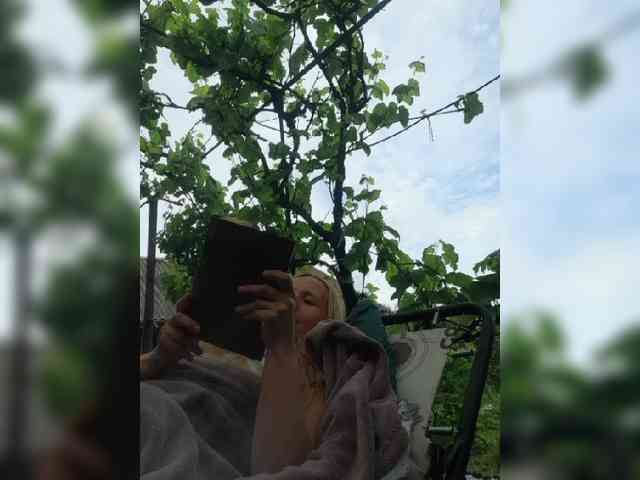 SophieSummer webcam