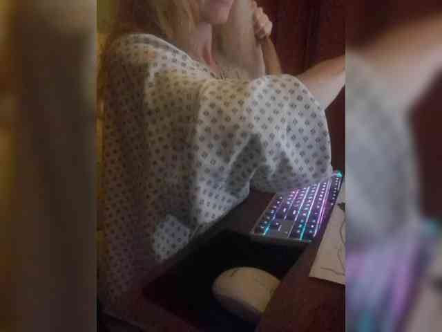 SophieSummer webcam